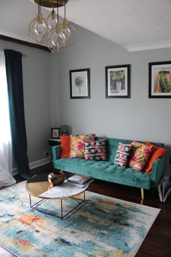 Beautiful Apartment In Guildford With Parking Send Eksteriør billede