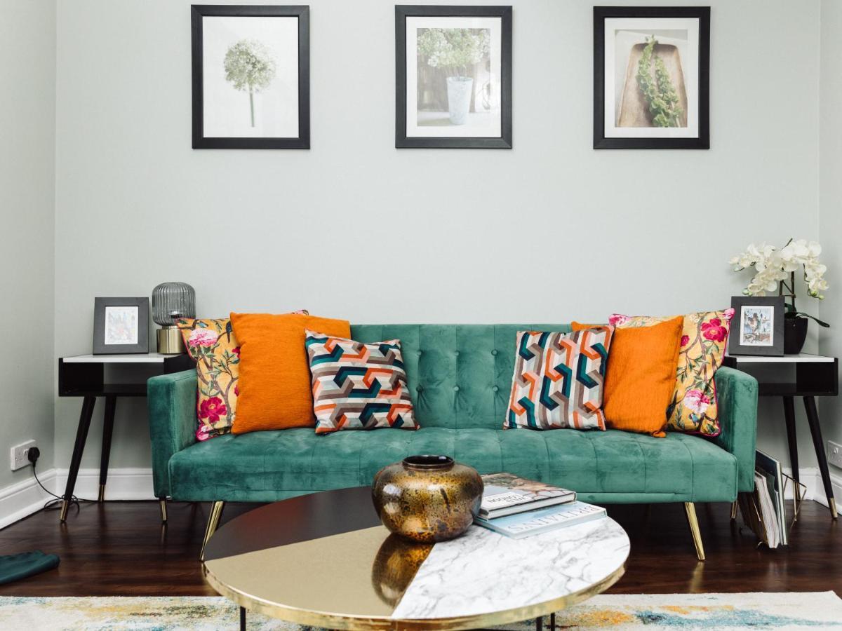 Beautiful Apartment In Guildford With Parking Send Eksteriør billede