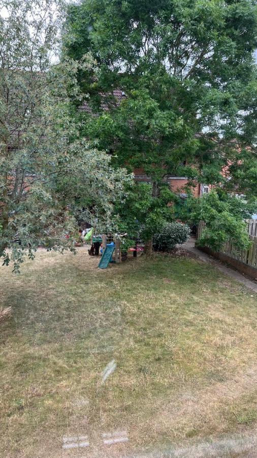 Beautiful Apartment In Guildford With Parking Send Eksteriør billede