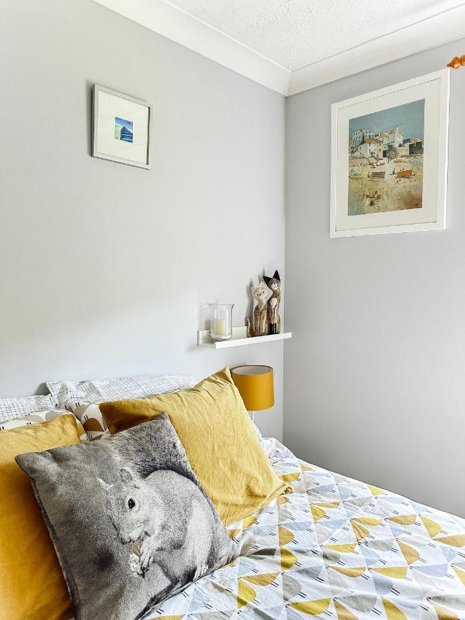 Beautiful Apartment In Guildford With Parking Send Eksteriør billede