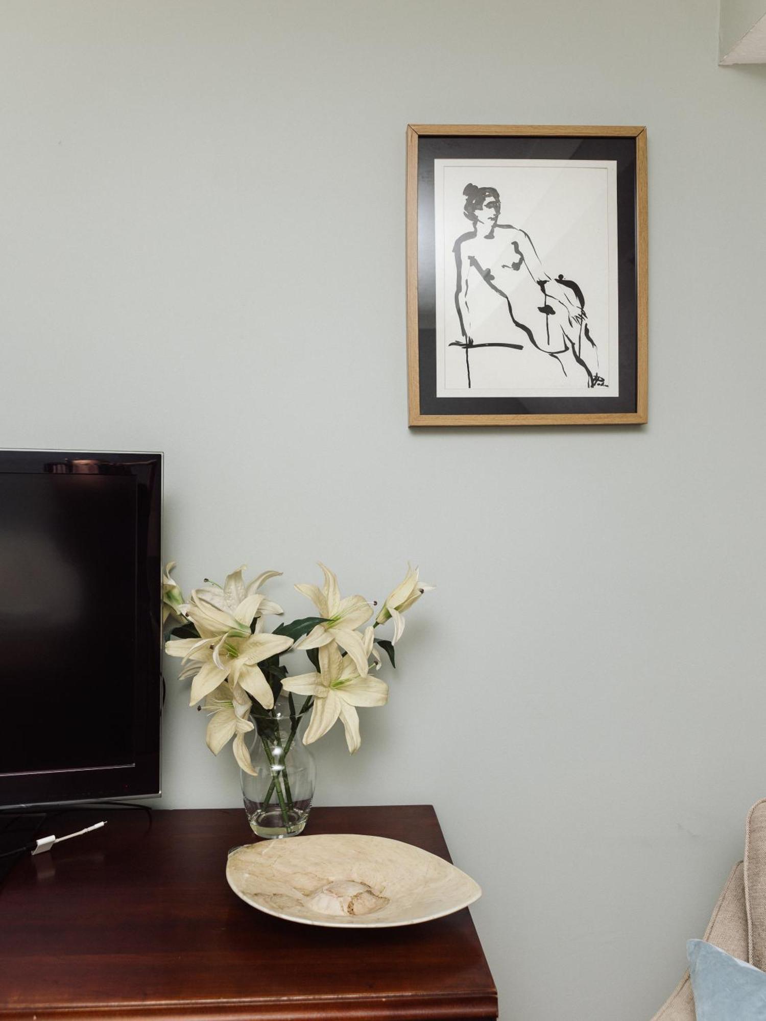 Beautiful Apartment In Guildford With Parking Send Eksteriør billede