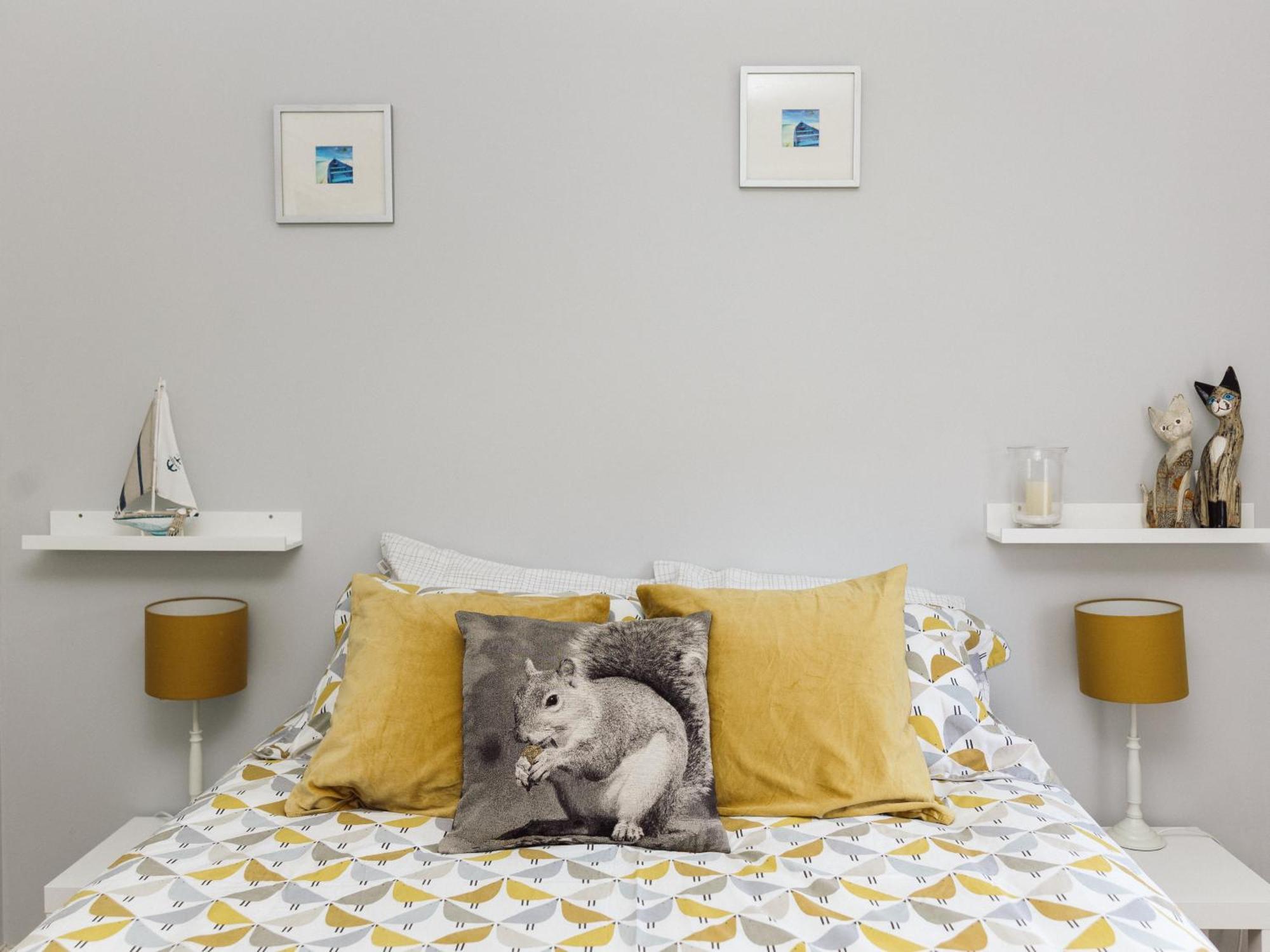 Beautiful Apartment In Guildford With Parking Send Eksteriør billede