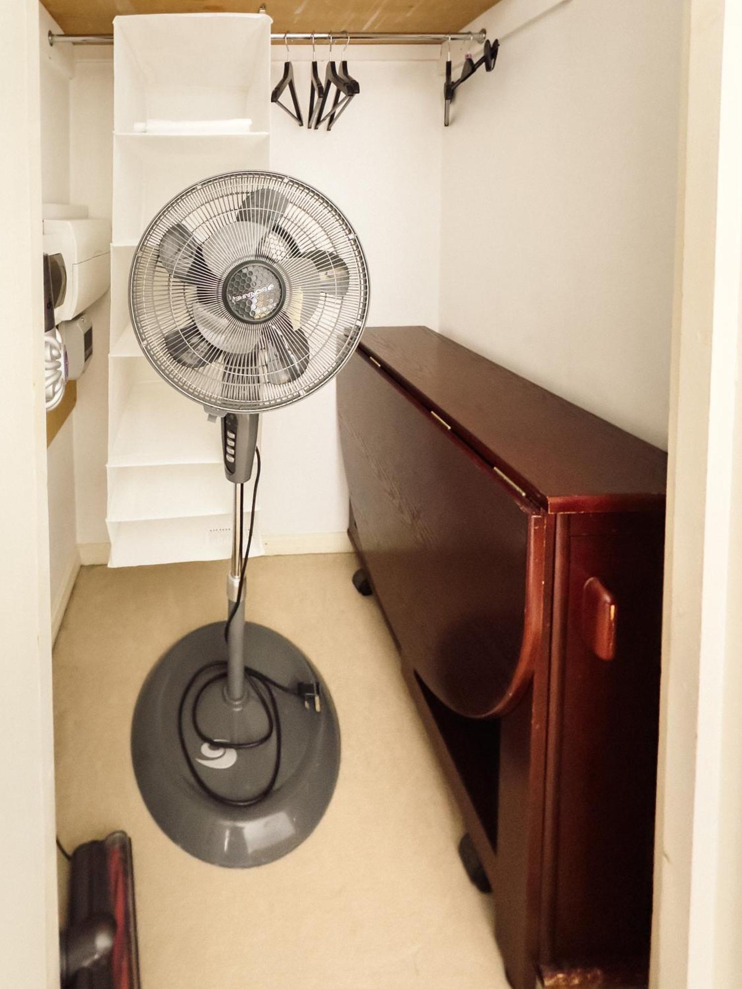 Beautiful Apartment In Guildford With Parking Send Eksteriør billede